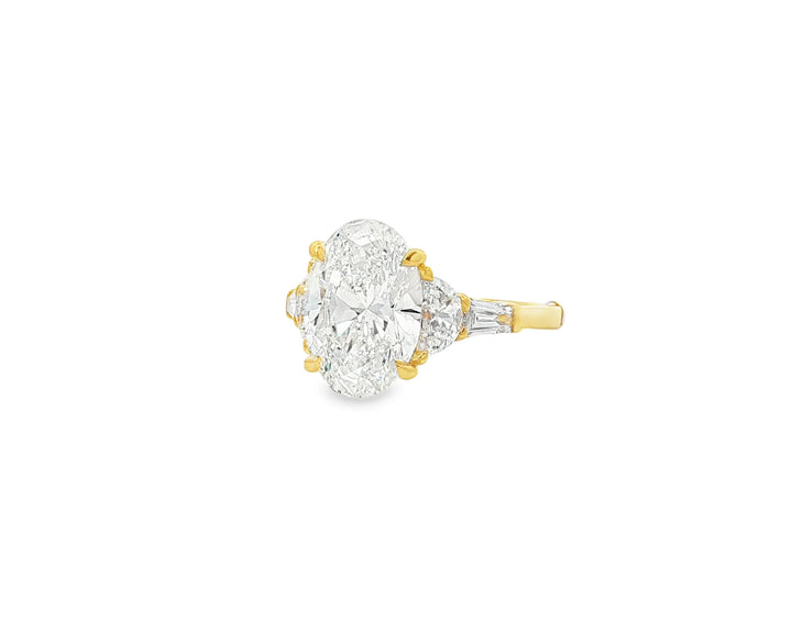 14k Gold Diamond Ring with Oval Center & Three-Stone Design 4.68ct