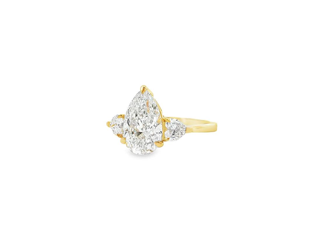 14k Gold Diamond Ring with Pear-Shaped Center & Side Accents 2.95ct