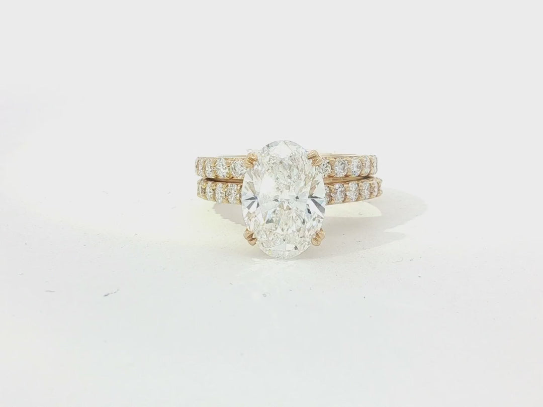 14K Oval Cut Pavé Diamond Engagement Ring Set 5.30 CT